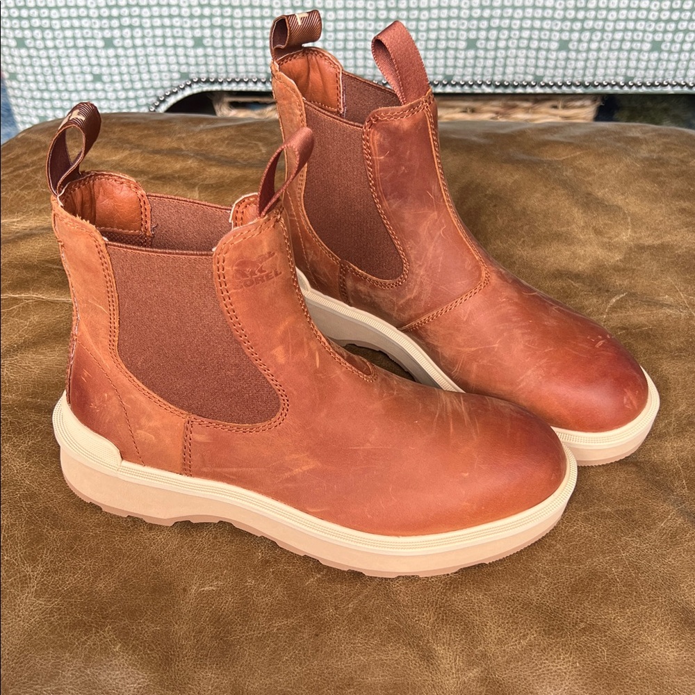 NWOT Sorel Tan Leather Chelsea Boots size 7
